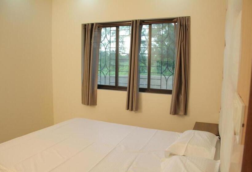 Семейный Номер, Bishnupur River Side Resort