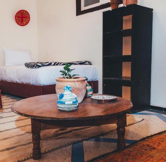 تختخواب در اتاق مشترک, Chill Surfer Hostel