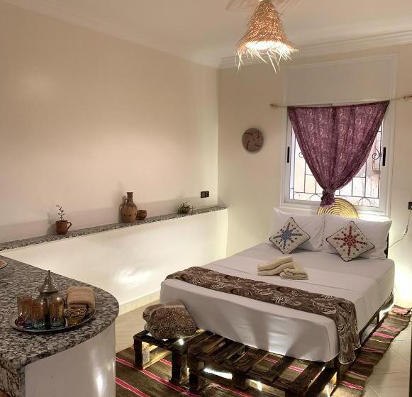 اتاق لوکس, Chill Surfer Hostel