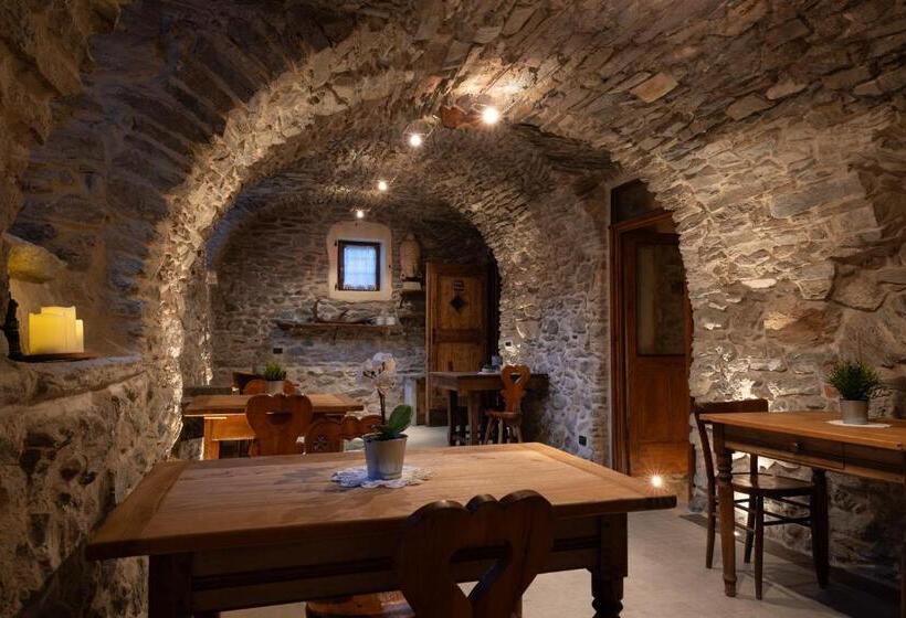 اتاق استاندارد سه نفره, Chalet D Aoste