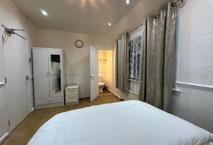 Номер Стандарт, Double Room With Free Wifi Keedonwood Road