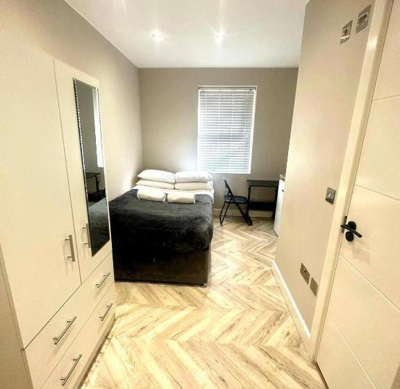 חדר סטנדרט, Harrow Guest House   Cecil Ha3