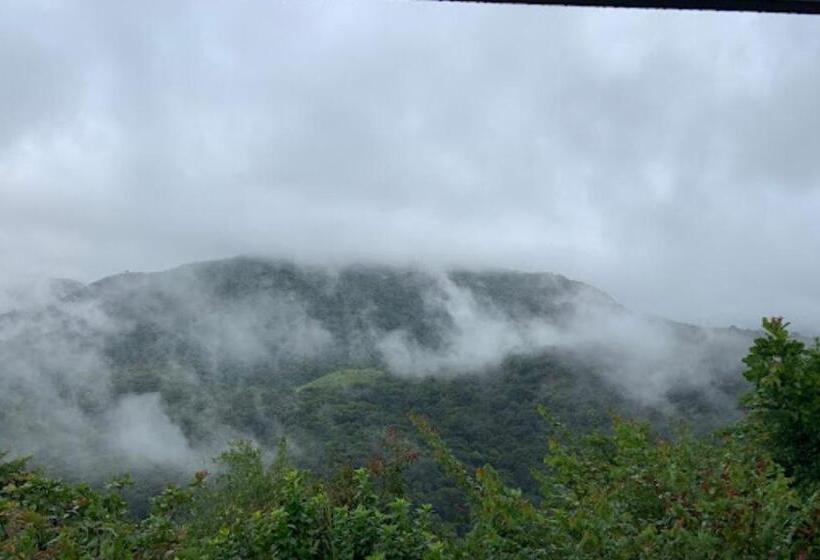 패밀리 룸 산 전망, Clouds View Nature Resort