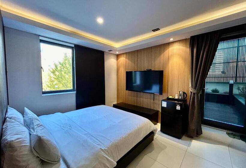 Suite with Terrace, Arieti A