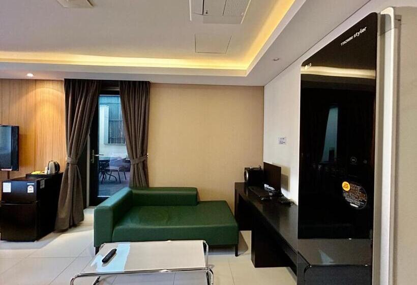 Suite with Terrace, Arieti A