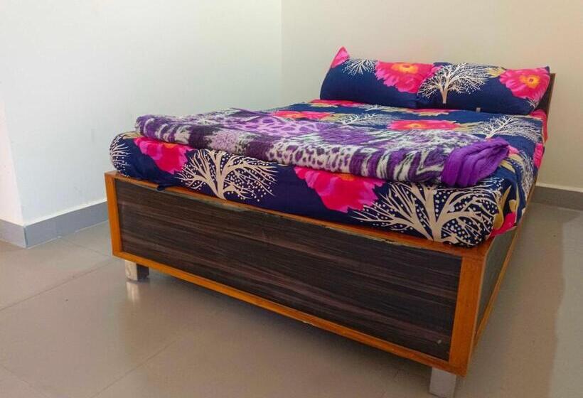 Трехместный Номер Классика, Oyo 8201 Hotel Samrat & Lodding