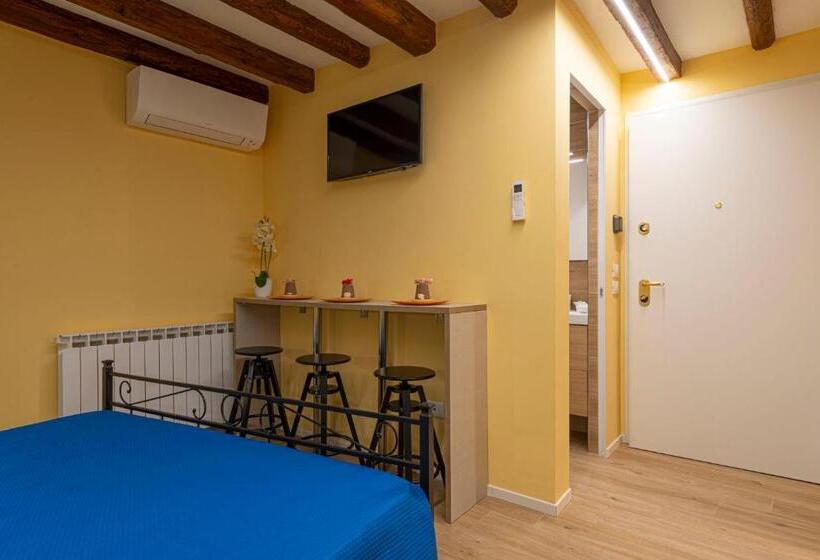 اتاق لوکس, Deluxeroom In Venice Centre