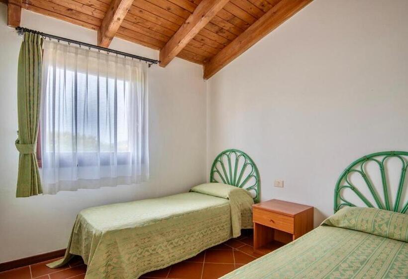 Вилла 2 Спальни, Villas With Air Conditioning And Shared Pool, Just A Few Minutes From La Pelosa Beach