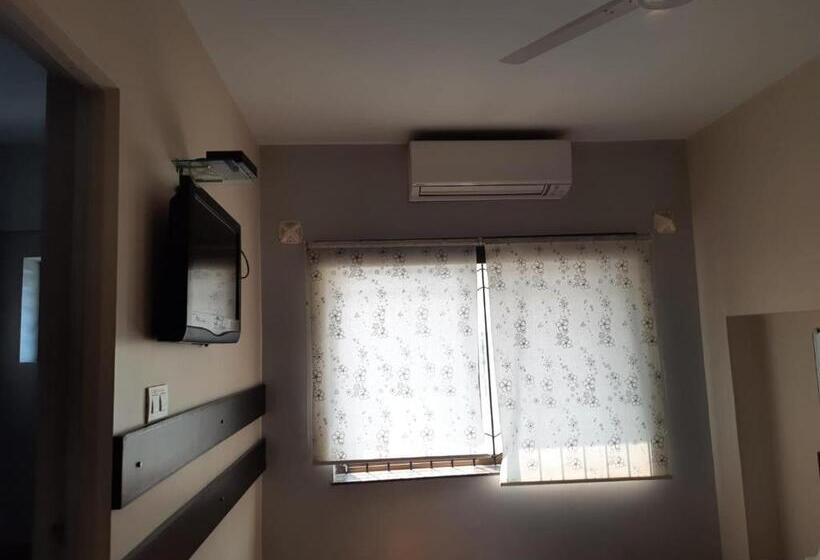 Трехместный Номер Классика, Spot On Hotel Sunrise