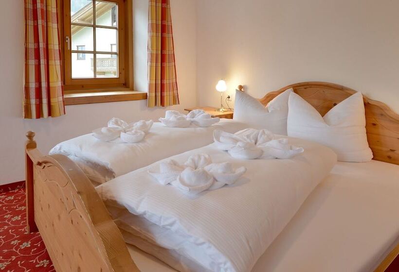 Номер Стандарт с Балконом, Posthotel Mayrhofen