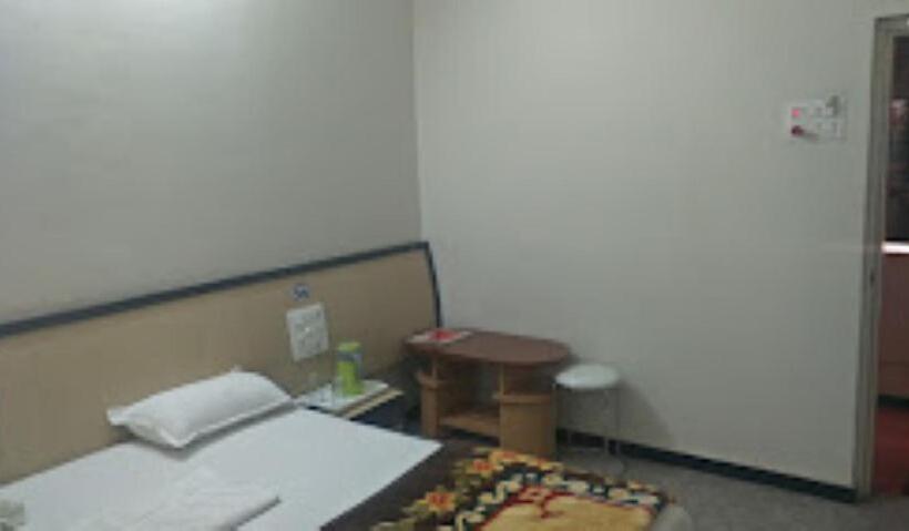 Трехместный Номер Deluxe, Vishal Palace,nashik