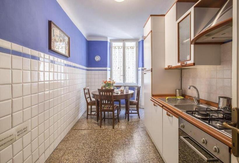 اتاق لوکس با تخت بزرگ, Rooms Corte Delle Uova Centro Storico Piazza San Michele