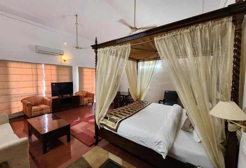 프레지덴셜 스위트, Royal Ark   Kasauli