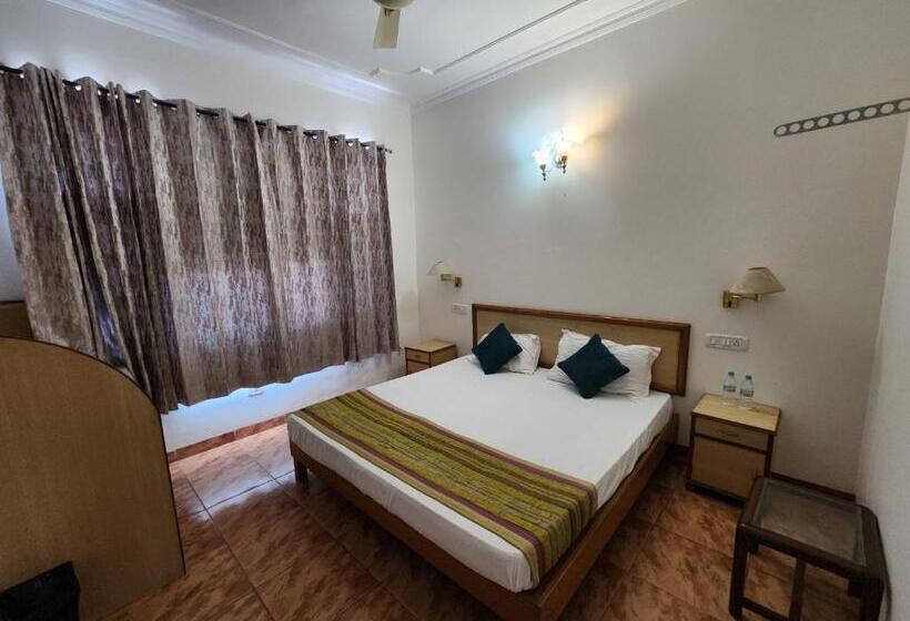 디럭스 스튜디오, Royal Ark   Kasauli