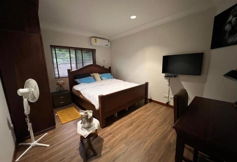 标准间, Cozy Hill Gardens