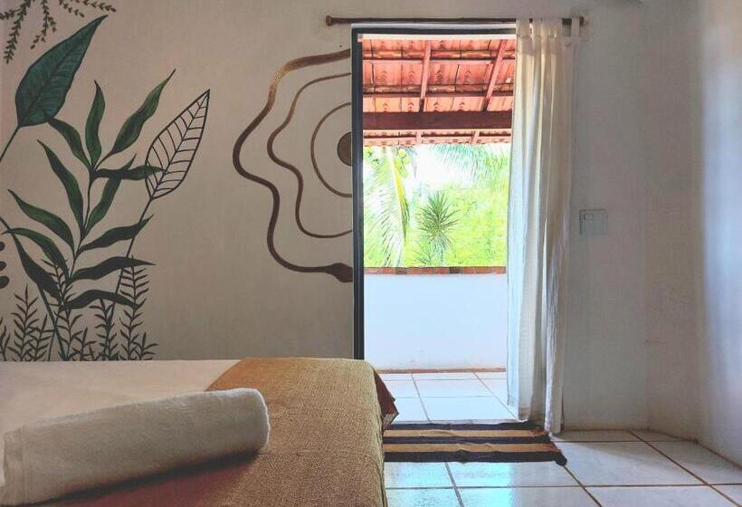 اتاق استاندارد با سرویس بهداشتی مشترک, Circular Guest House