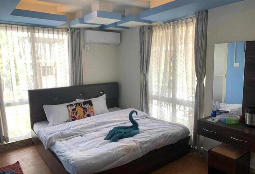 اتاق لوکس با تخت بزرگ, Spark International Health Resort Pvt. Ltd
