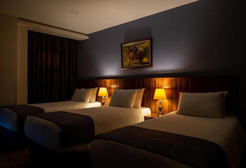 家庭间, Deluxe Rooms & Suites By Wisteria