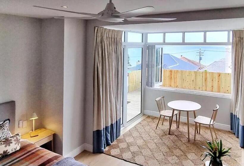 Люкс Повышенной Комфортности, The Dragon Tree Guesthouse