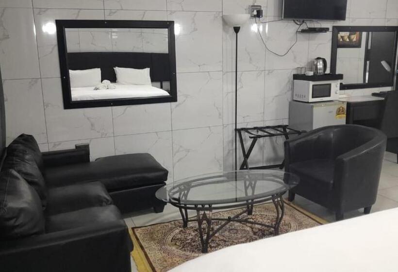 스탠다드 트리플 룸, Tony S Guest House 1