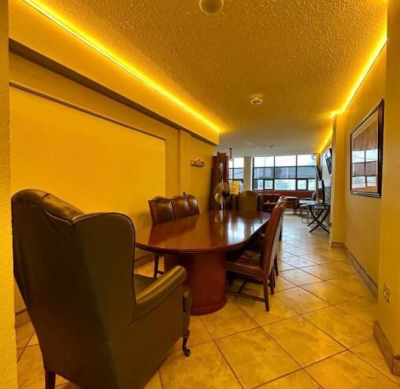 سوئیت با بالکن, La Casona Penthouse Mansión