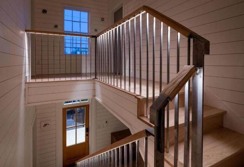 스위트 킹사이즈 침대, Boutique Room Steps From Downtown Mall Rose Jean   Room 4