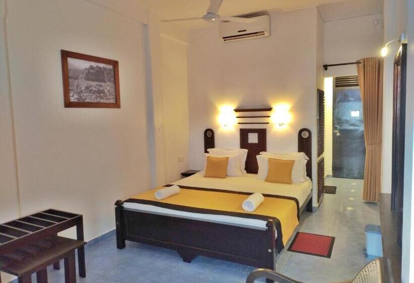 اتاق لوکس, Dalawella Beach Resort
