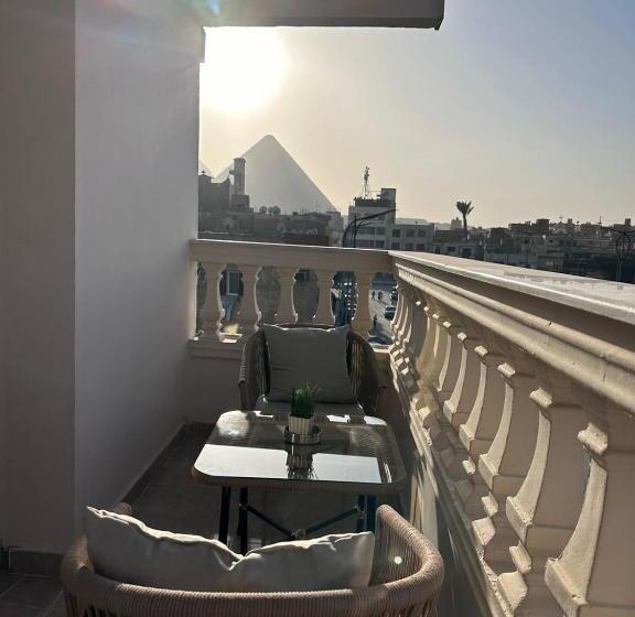اتاق استاندارد با تخت بزرگ, The Palace Pyramids