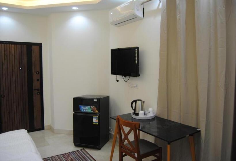 استودیوی لوکس, Villa 3 Studios