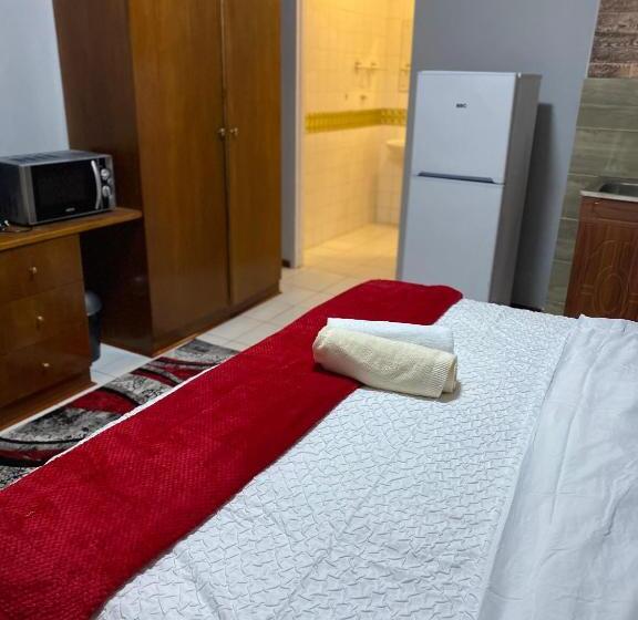 Стандартный Номер Кровать Кинг, Comrades Oasis Guest House