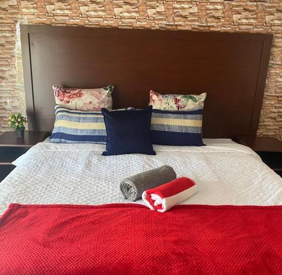 Номер Стандарт, Comrades Oasis Guest House