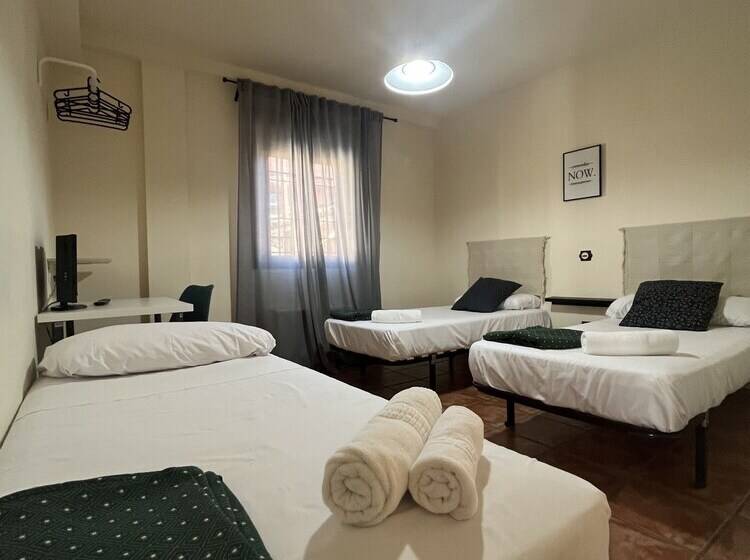 스탠다드 트리플 룸, Hostal Corper Navalcarnero