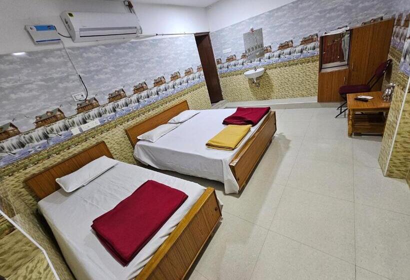 标准三人间, Arunachala Guest House