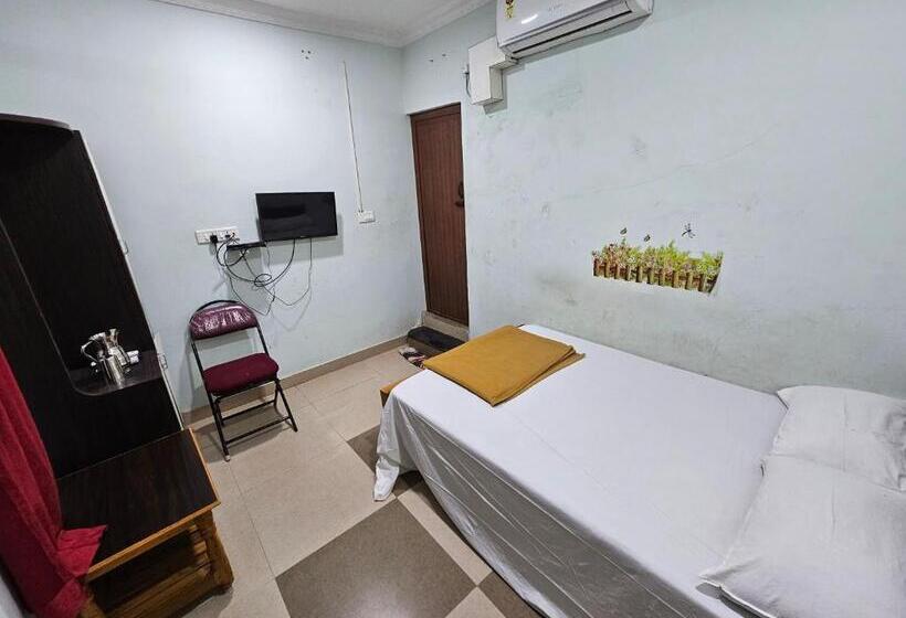 标准单人间, Arunachala Guest House