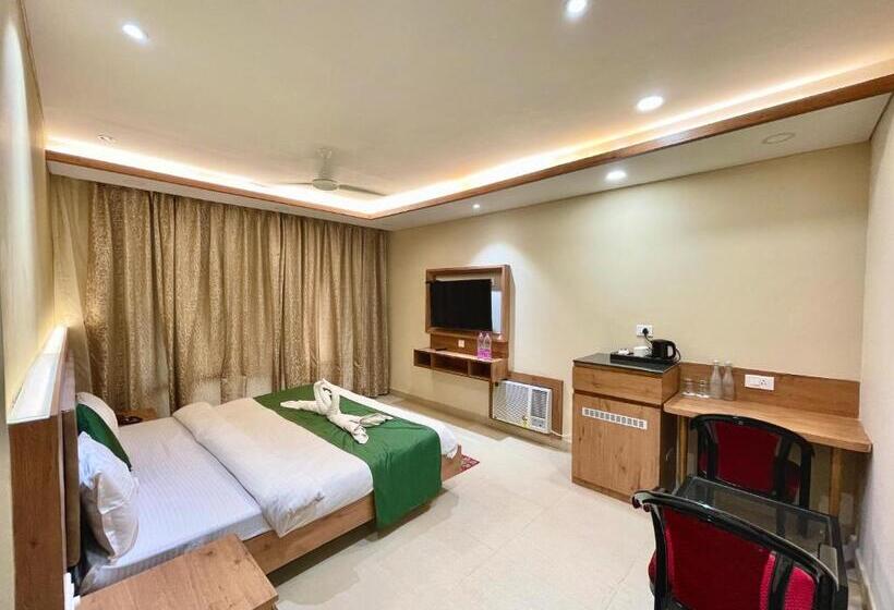Номер Deluxe, Rockbay ! Puri, Swimming Pool Lift And Parking Facility Near Sea Beach & Temple Breakfast Included
