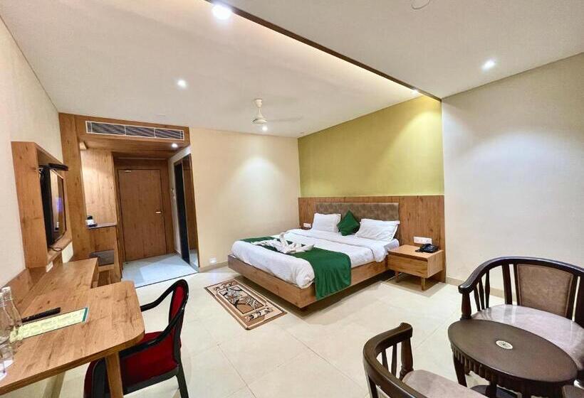 Номер Superior, Rockbay ! Puri, Swimming Pool Lift And Parking Facility Near Sea Beach & Temple Breakfast Included