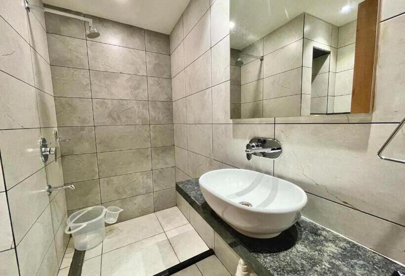 Трежместный Номер Economy, Rockbay ! Puri, Swimming Pool Lift And Parking Facility Near Sea Beach & Temple Breakfast Included