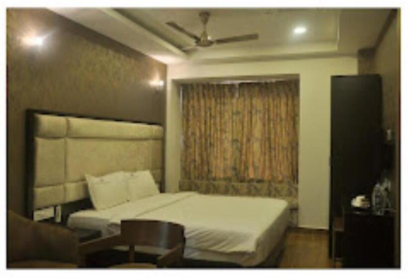 带大床的豪华间, The King S Park Residency Chennai