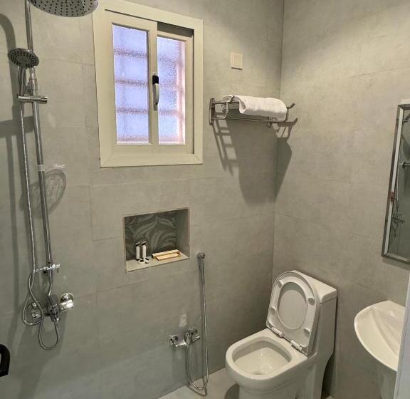 سوئیت با تخت بزرگ, فندق بانسي