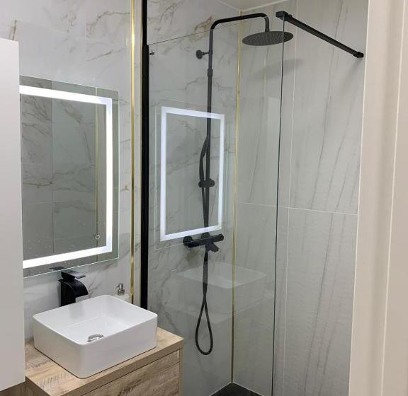 Номер Deluxe, Chambre Privée Face Arrêt De Tram Proche Métro 5 Pablo Picasso, Chambres Individuelles , La Cuisine