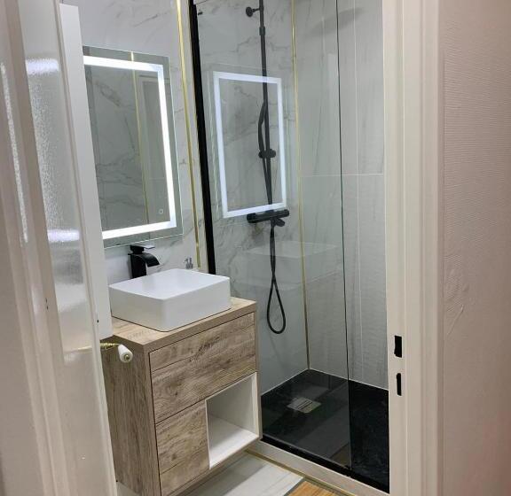 חדר סטנדרט, Chambre Privée Face Arrêt De Tram Proche Métro 5 Pablo Picasso, Chambres Individuelles , La Cuisine