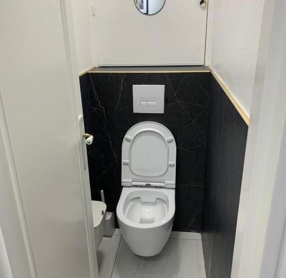 Номер Стандарт, Chambre Privée Face Arrêt De Tram Proche Métro 5 Pablo Picasso, Chambres Individuelles , La Cuisine