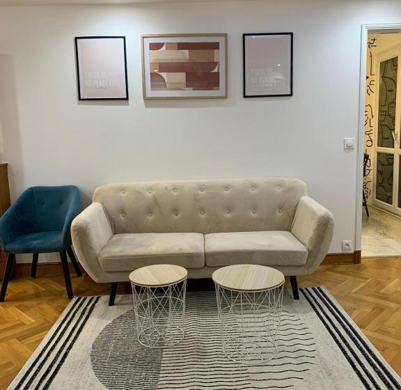 Номер Стандарт, Chambre Privée Face Arrêt De Tram Proche Métro 5 Pablo Picasso, Chambres Individuelles , La Cuisine