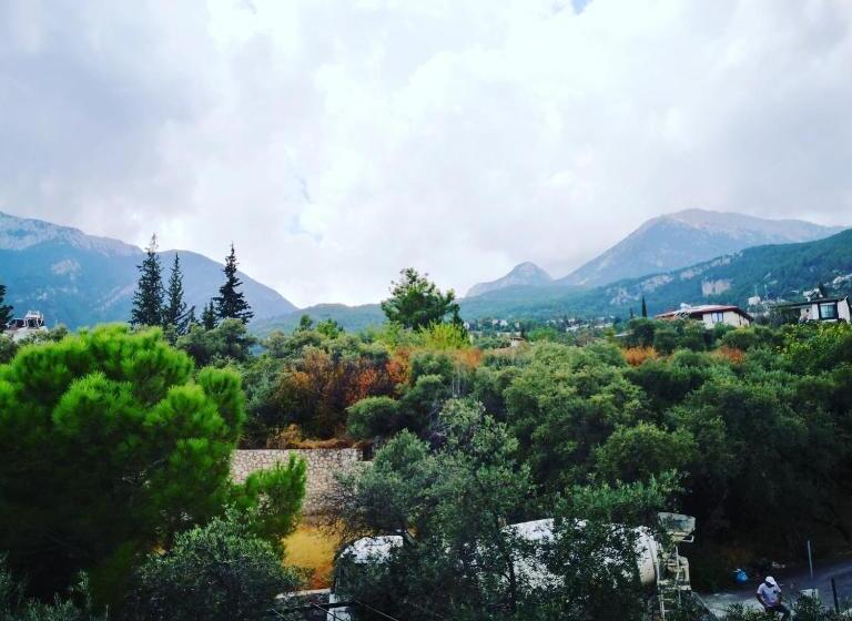 غرفة قياسية مطلّة علي البحر مزوَّدة بشُرفة, Seron Mountain House
