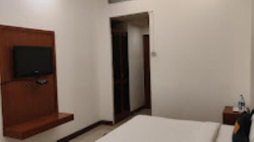 デラックスルーム, Dev International, Chhindwara