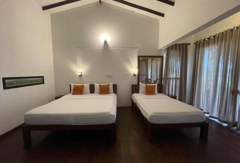 Economy Triple Room, Lake Park