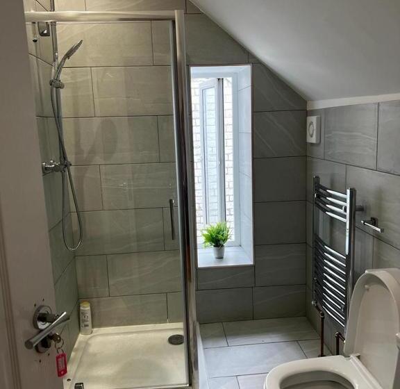 Номер Стандарт, Graceful House
