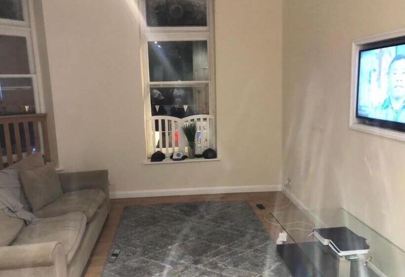디럭스 룸, Graceful House