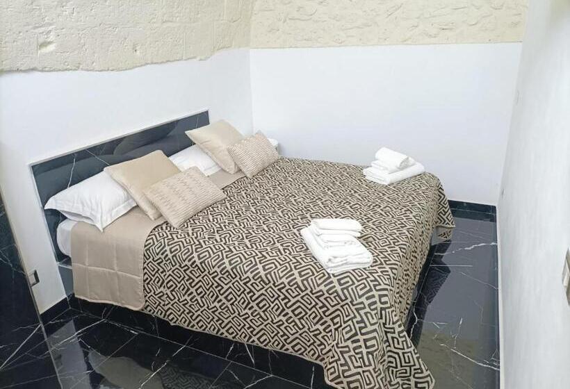 Трехместный Номер Deluxe, Newhouse Rooms Black & White