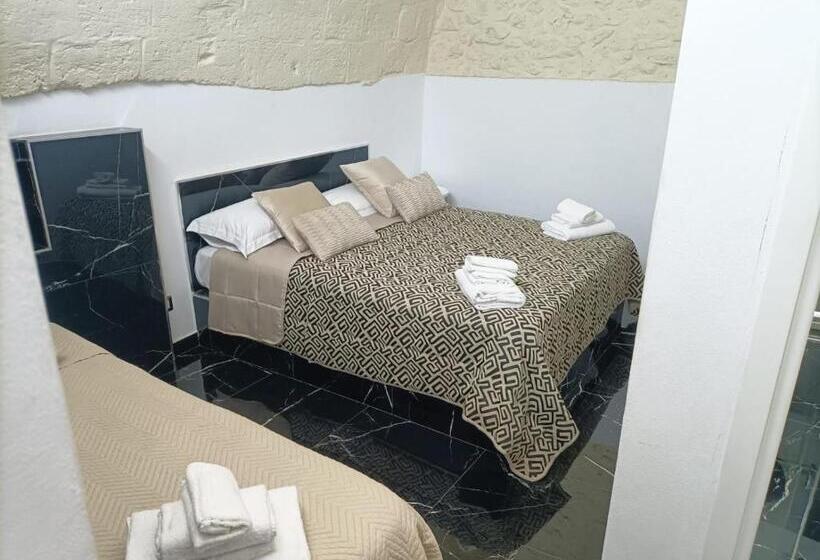 Трехместный Номер Deluxe, Newhouse Rooms Black & White